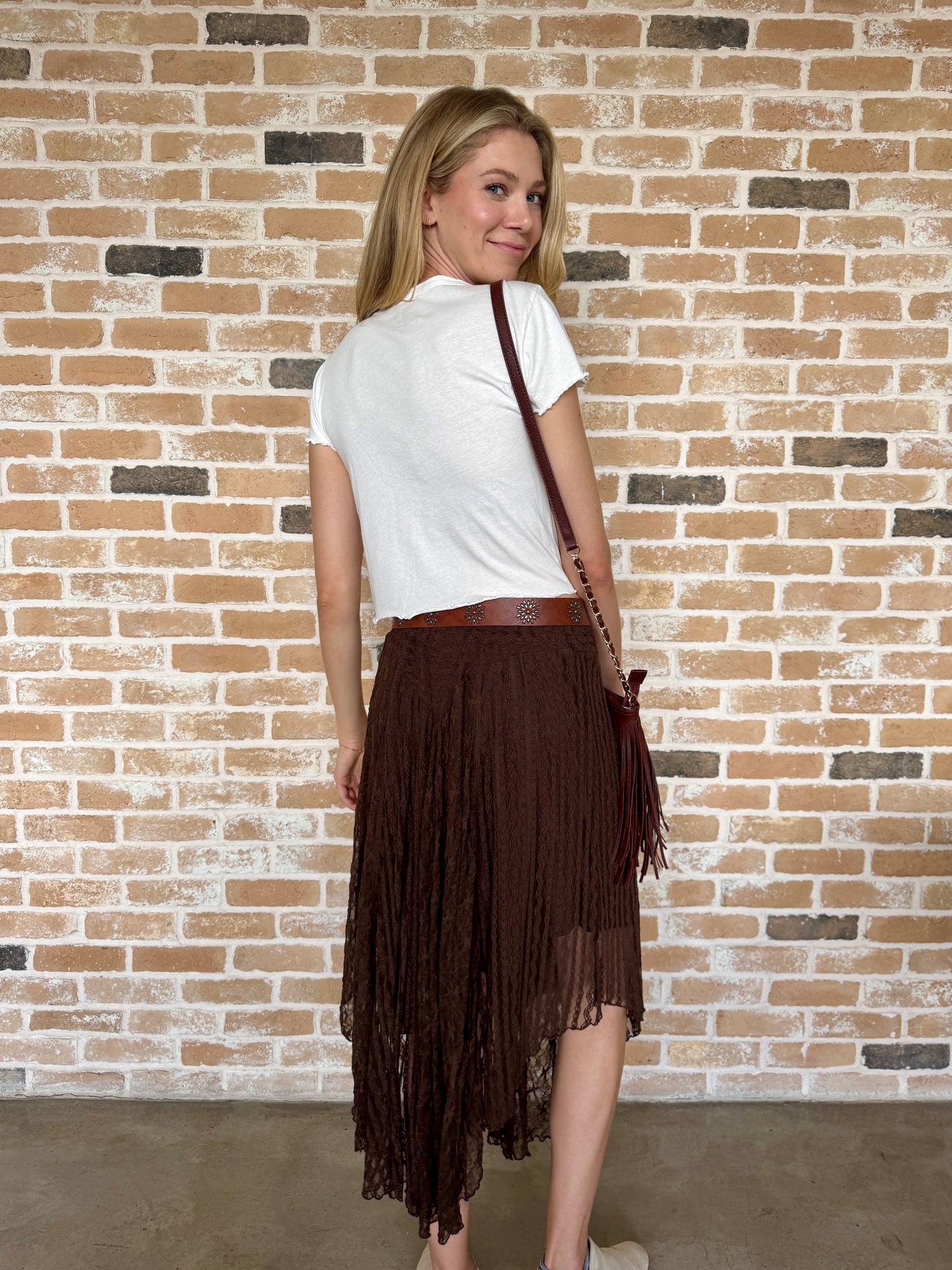 Lady lace curved hem skirt
