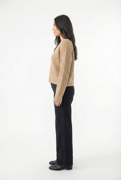 Soft fitted hem sweater