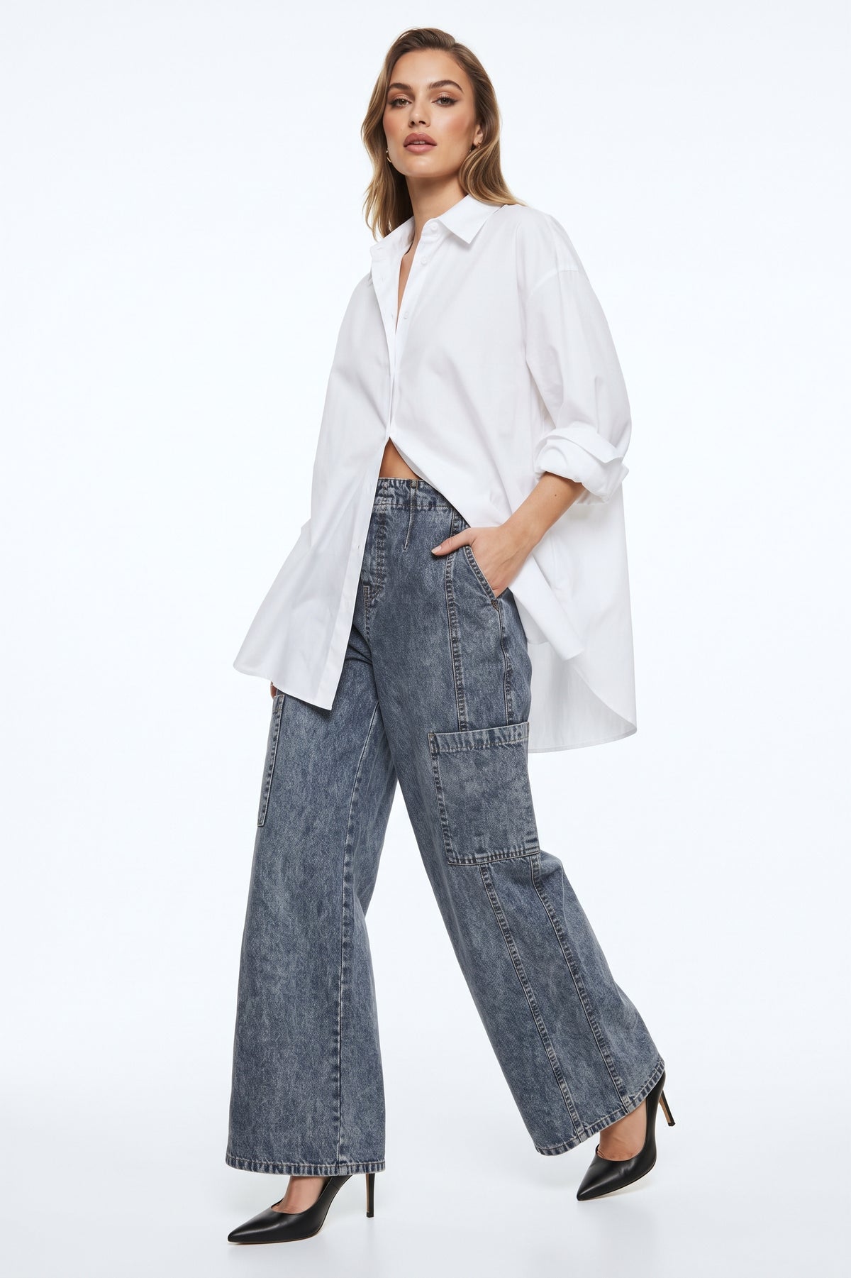 The Rowan Acid-Wash Wide-Leg Cargo Denim Pants in Grey
