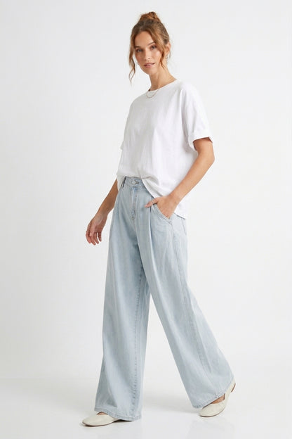 The Downtown Pleated Wide-Leg Baggy Jeans in Light Wash