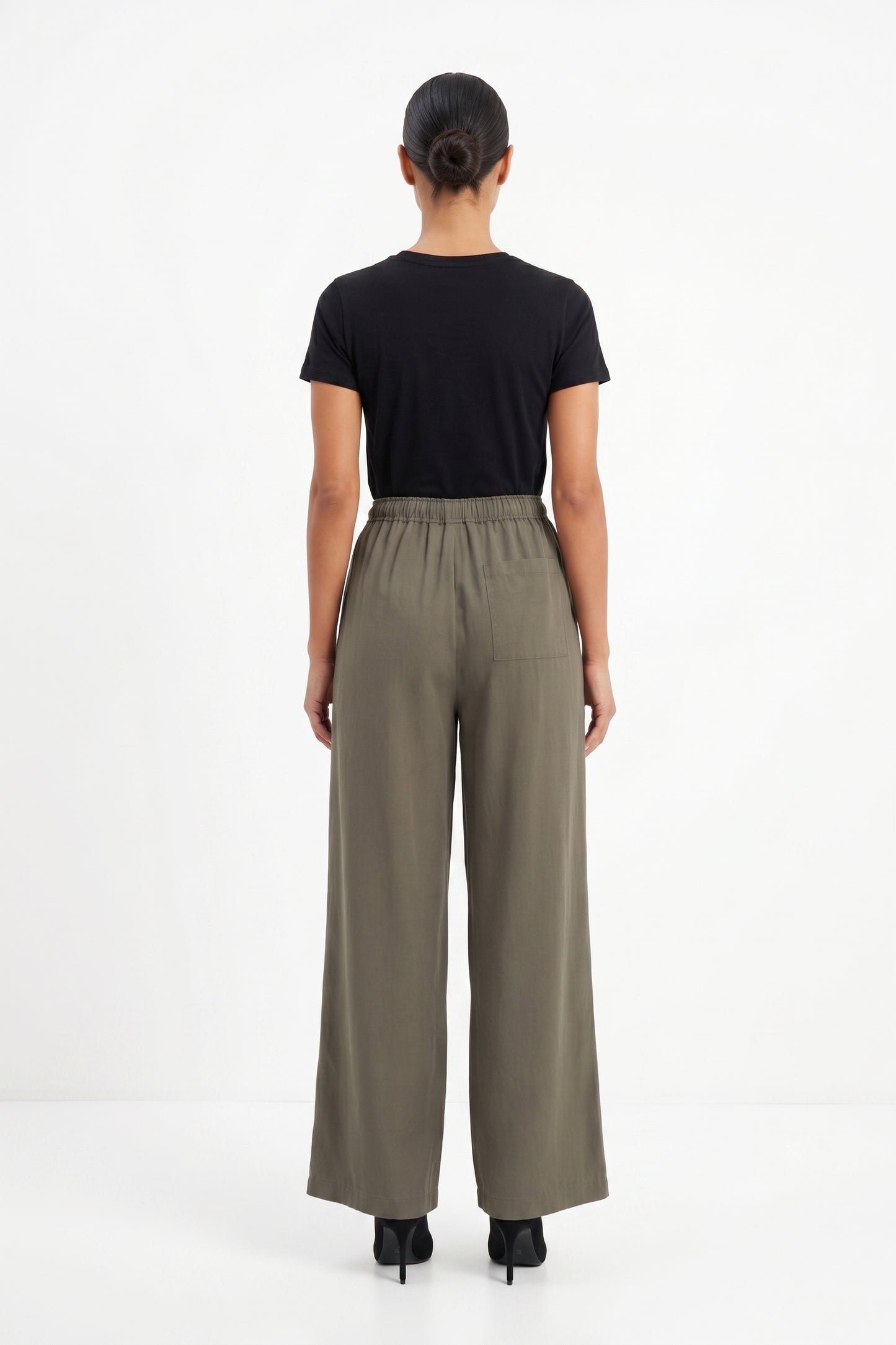 The Soren Drawstring Wide-Leg Pants in Olive Khaki