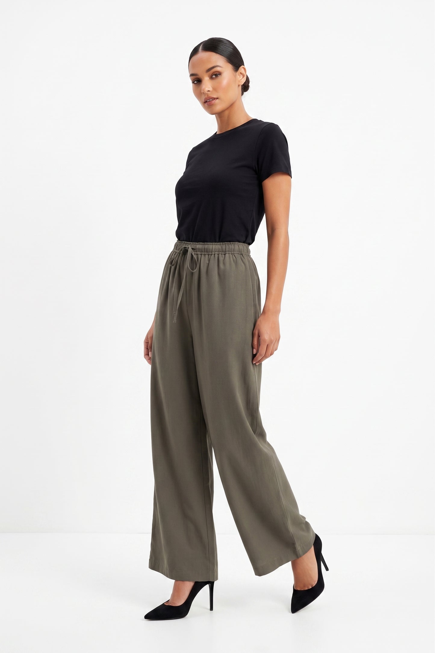 The Soren Drawstring Wide-Leg Pants in Olive Khaki